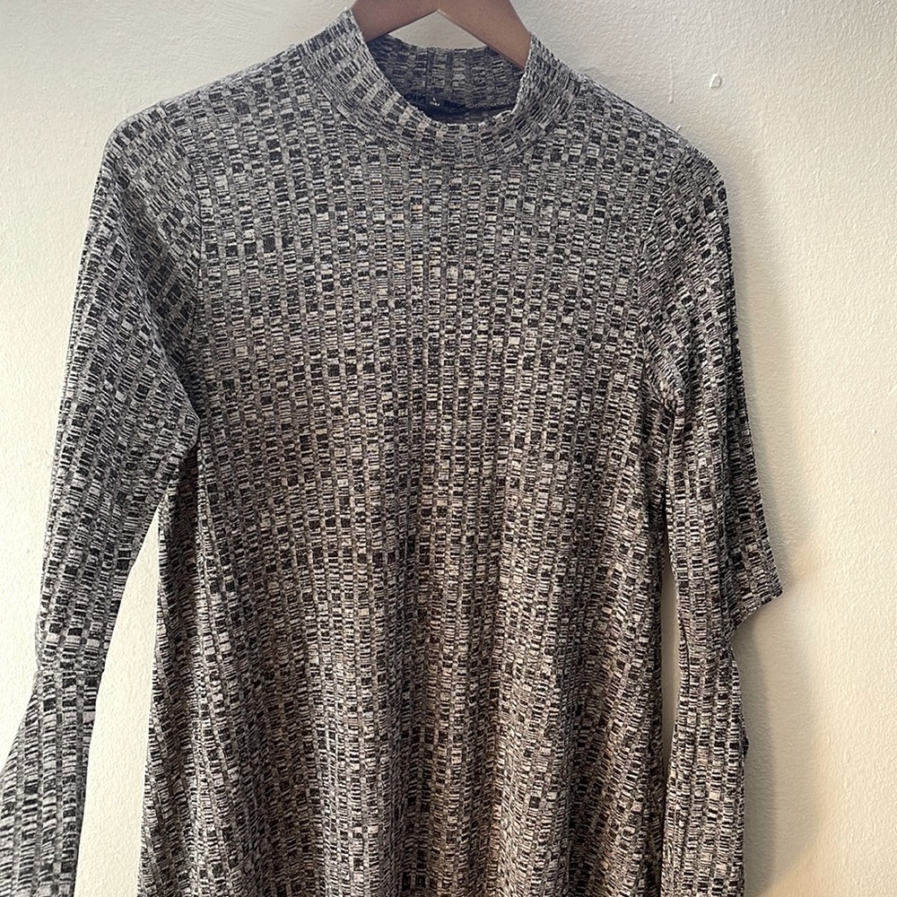 Gianni Bini Black/ Grey sweater dress. Size :L